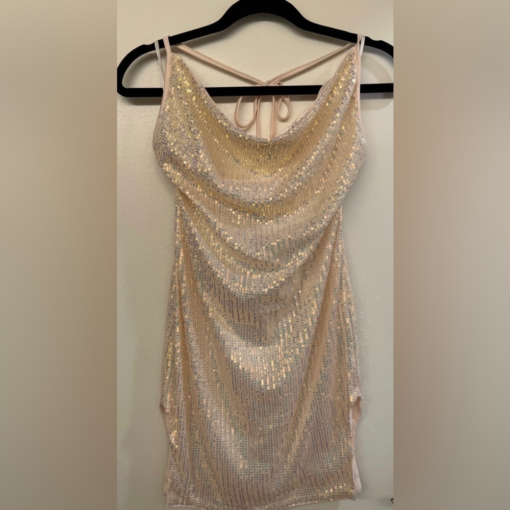 Gold sequined dress ✨